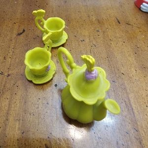 Green butterfly and rose tea decor